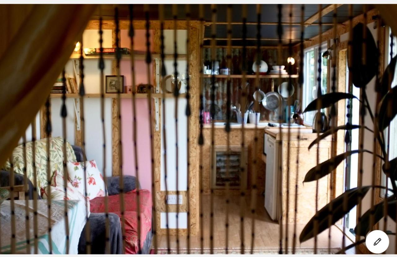 Field Hut Villa Уейдбридж Екстериор снимка
