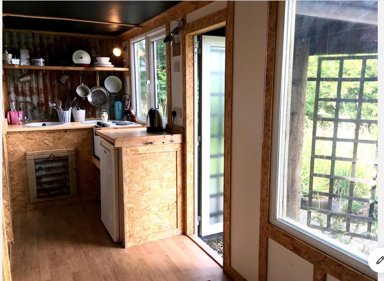 Field Hut Villa Уейдбридж Екстериор снимка