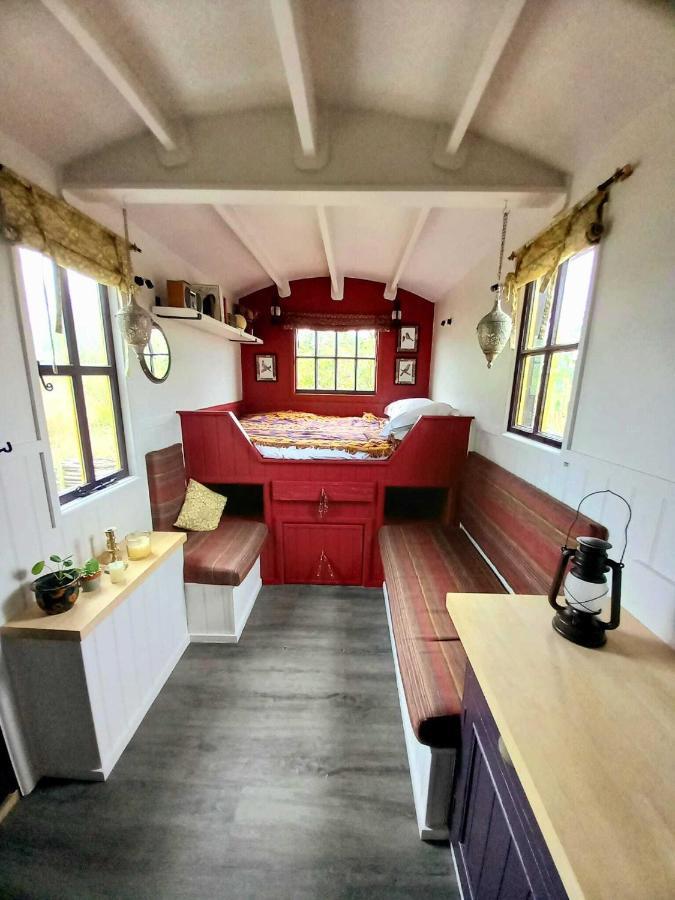 Field Hut Villa Уейдбридж Екстериор снимка